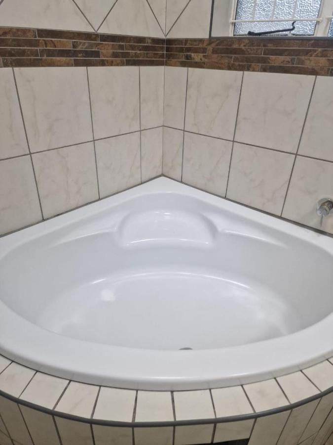 קמפטון פארק Pinto City Motel מראה חיצוני תמונה